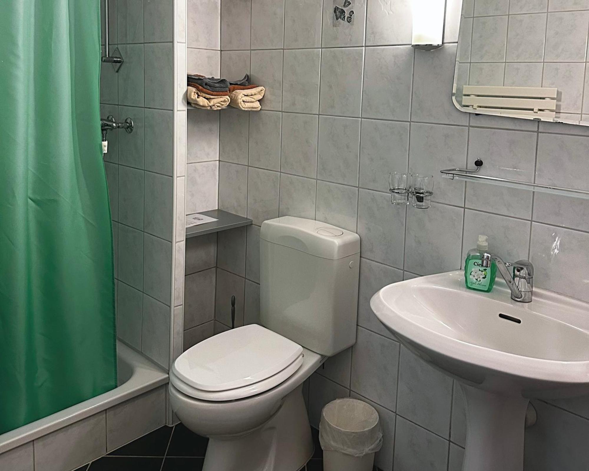 Hotel Loewen Monchaltorf Экстерьер фото