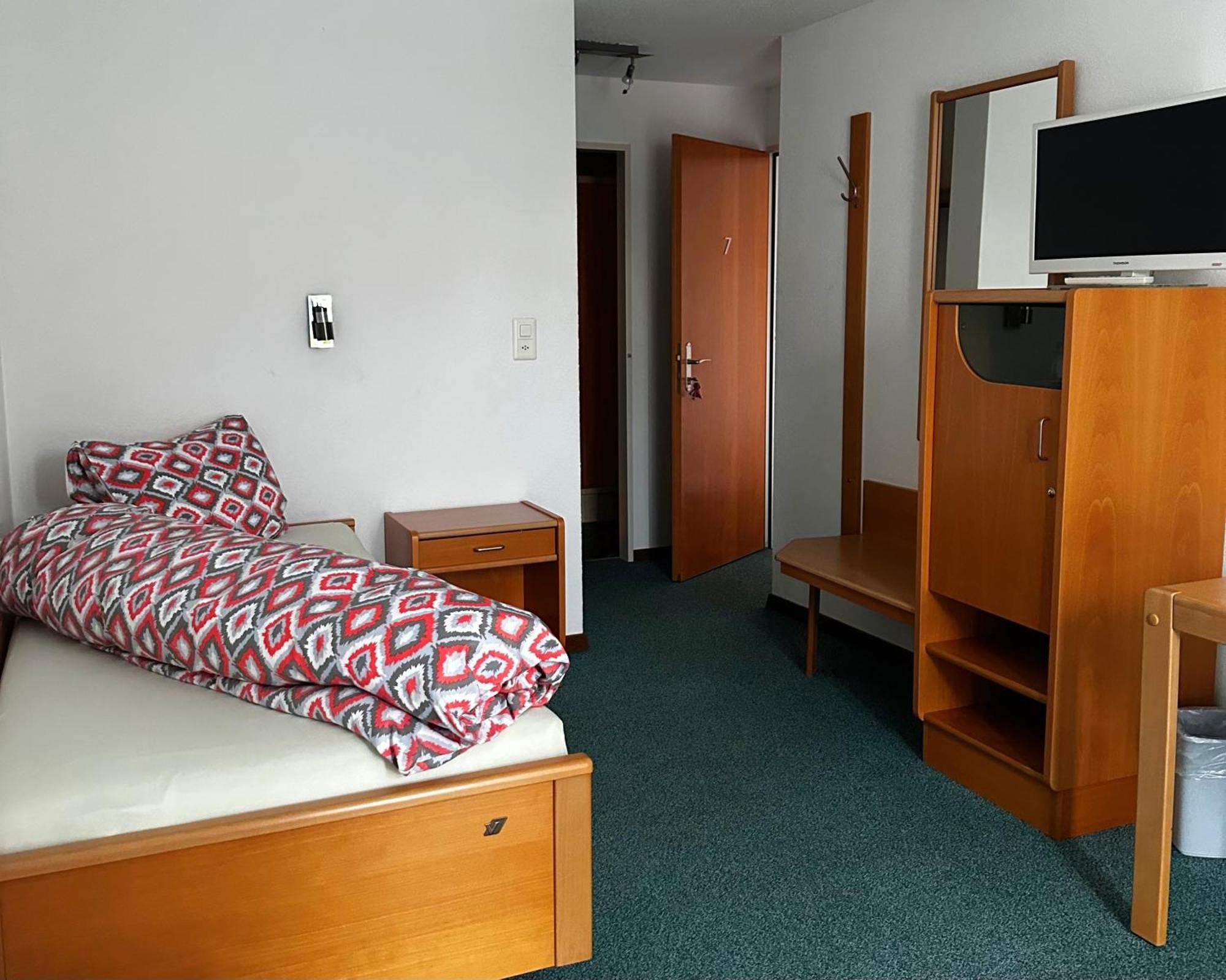 Hotel Loewen Monchaltorf Экстерьер фото