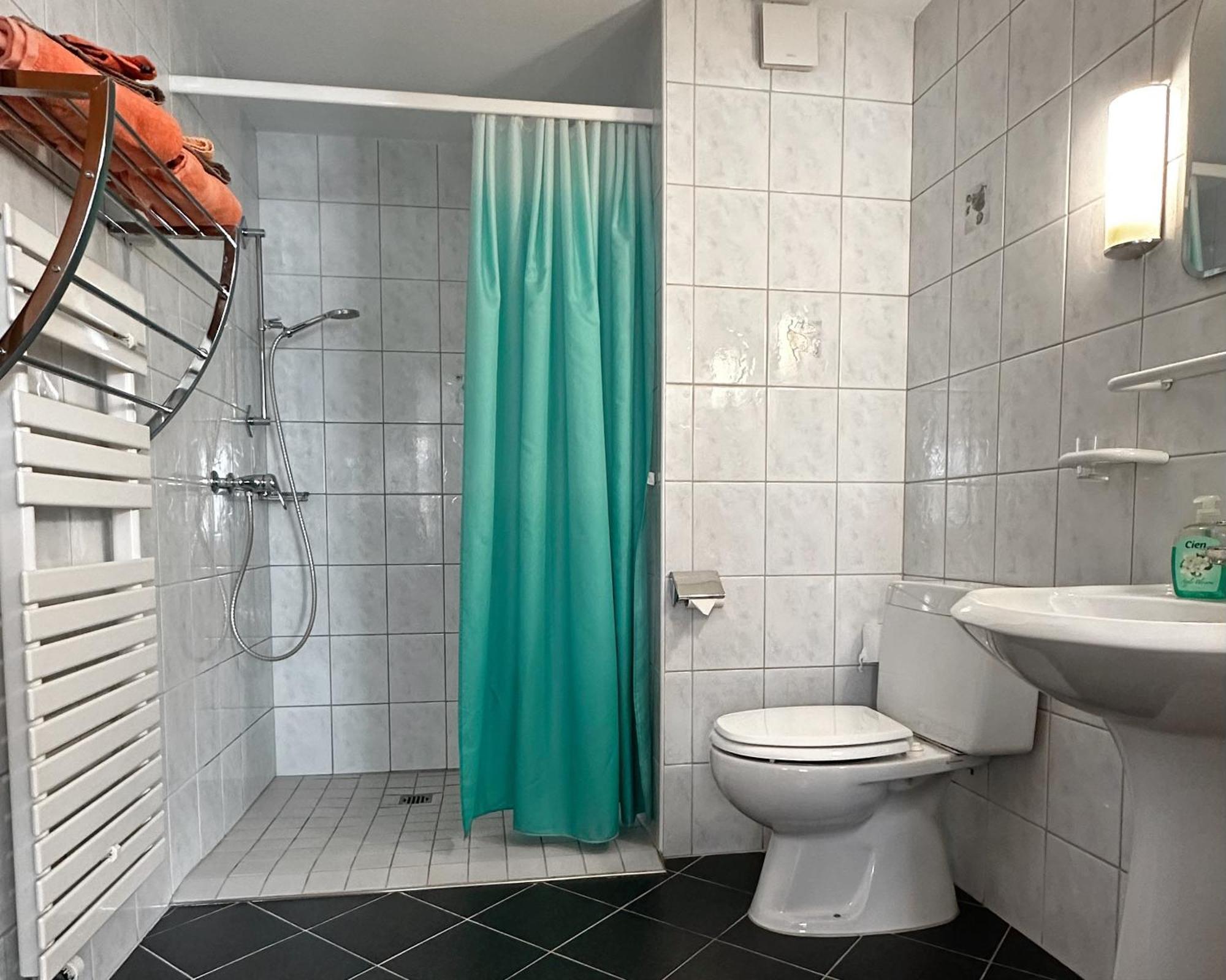 Hotel Loewen Monchaltorf Экстерьер фото