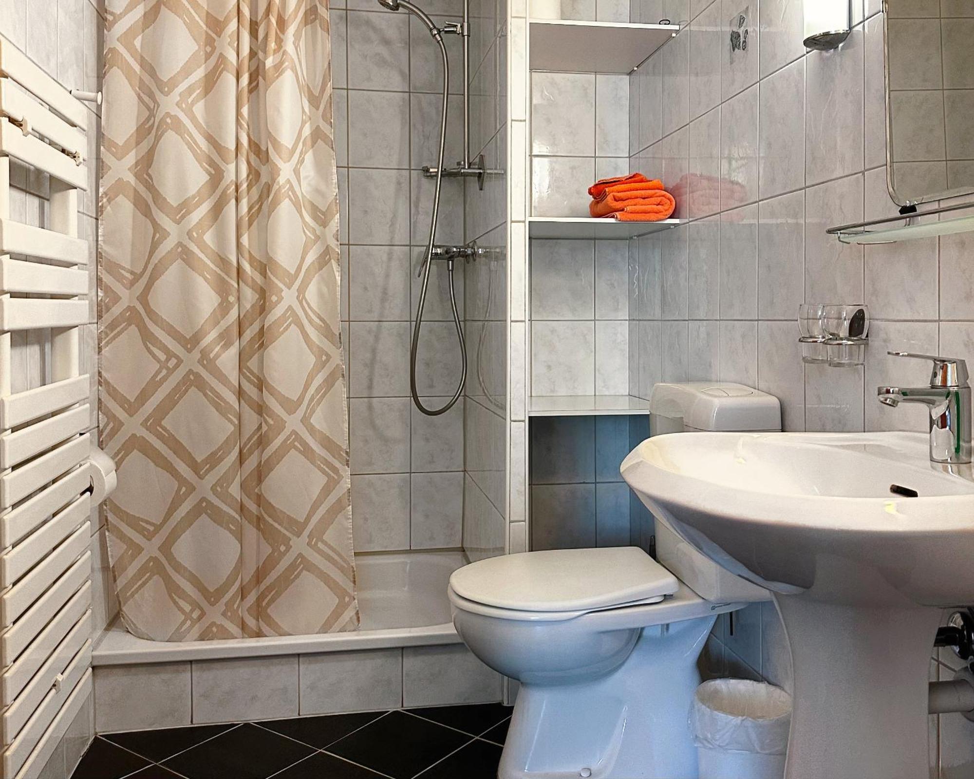 Hotel Loewen Monchaltorf Экстерьер фото